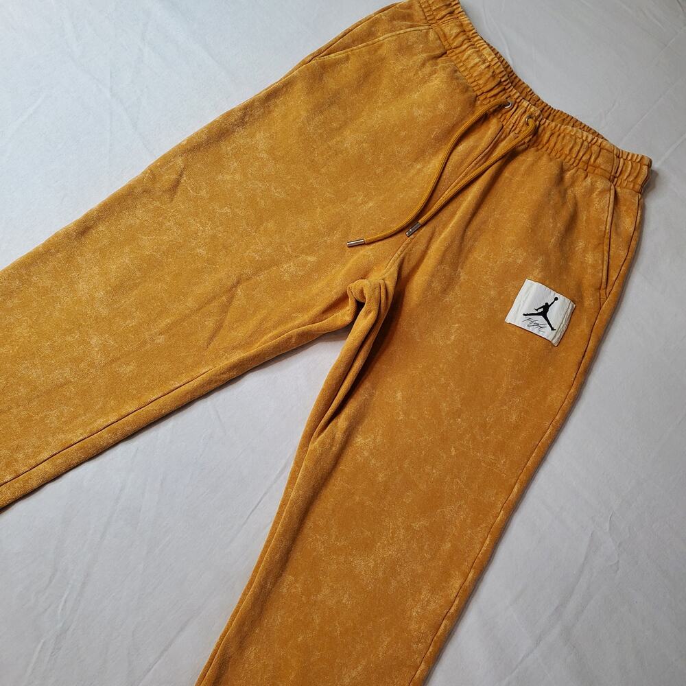 Nike Jordan Men's Size M Jordan Essentials Statement Fleece Pants Gold DR3089